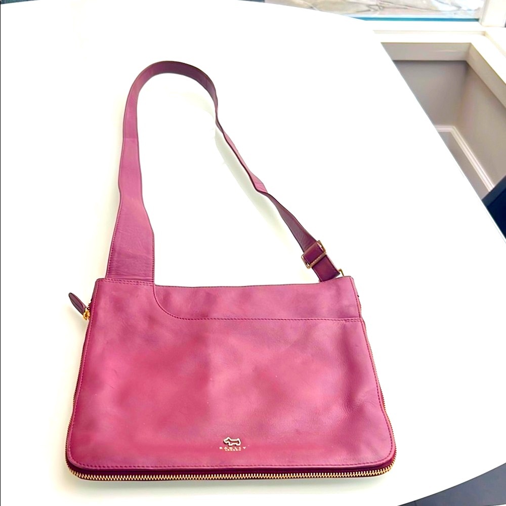 RADLEY LONDON Pink Shoulder Bag with Minimalist Design